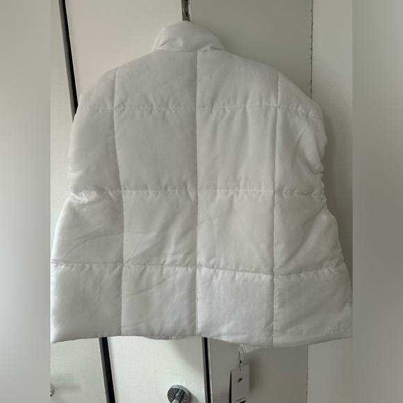 NWT Nike White Puffer Therma-Fit Vest - Picture 2 of 4